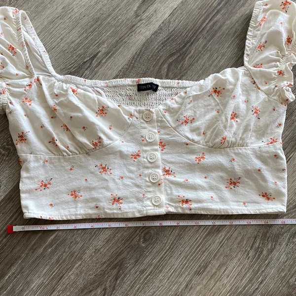 Cotton On linen blend isla prairie milkmaid crop top floral ivory ecru medium - Image 9