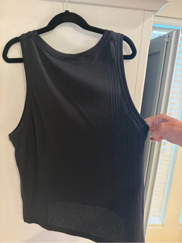 Lululemon black crop tank! Size 4 - excellent condition! - Image 2