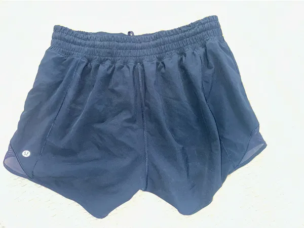Lululemon Hotty Hot Shorts 4" High-Rise - Image 2