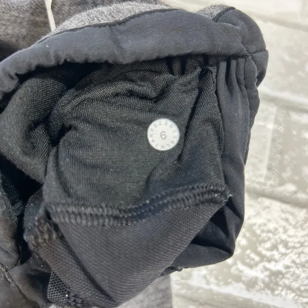 Lululemon Cool and Collected Women's Active Shorts Size 6 - Image 6