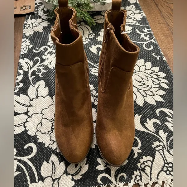 Dolce Vita Sz 9.5 Cognac Booties EUC Faux Suede - Image 4