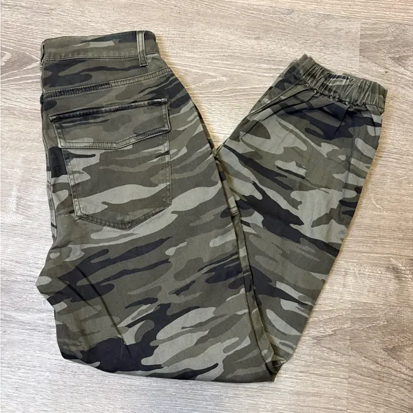 •Express• High Rise Cropped Straight Camo Jeans - Image 2