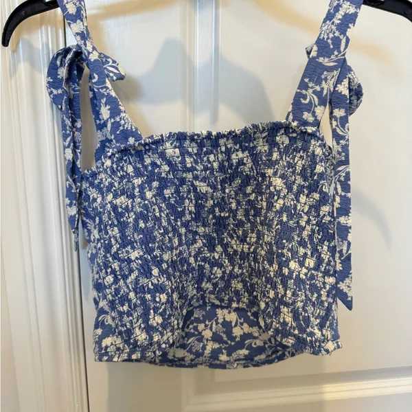 Old Navy Blue Floral Women's Top - Image 4