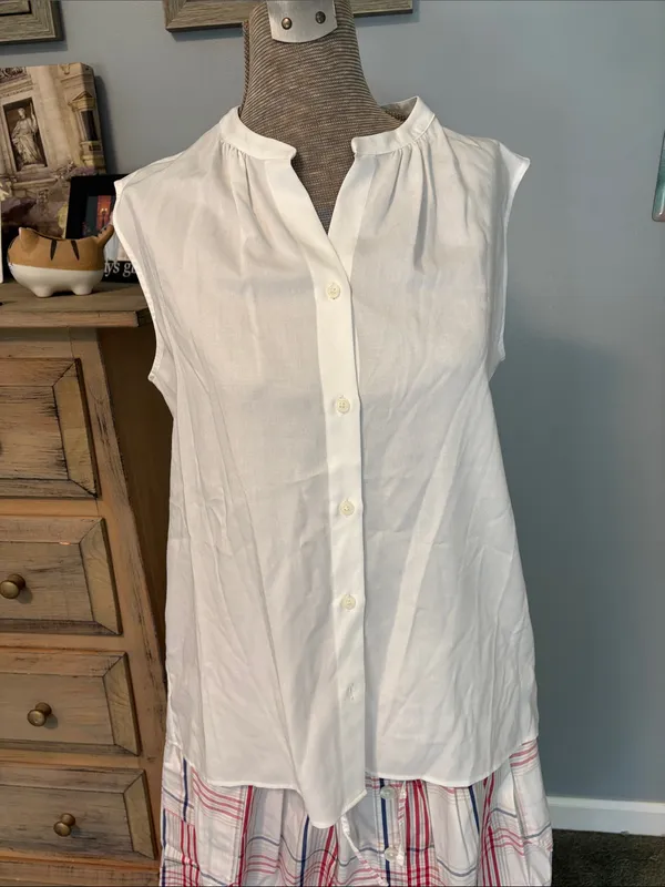 Uniqlo White Sleeveless Button-Up Blouse - Image 5
