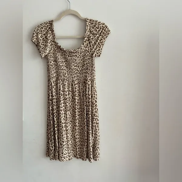 GAP Women’s Leopard Print Smocked Dress Size SP Short Sleeve Casual - Image 2