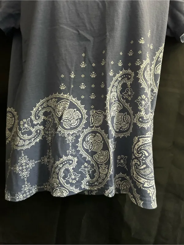 Hollister Navy and White Paisley Bandana-Print Short Sleeve Tee MD - Image 6