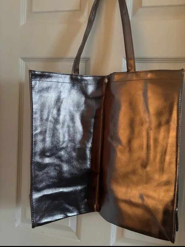 New Shine-On Women Metallic XL Tote Bag - Image 4