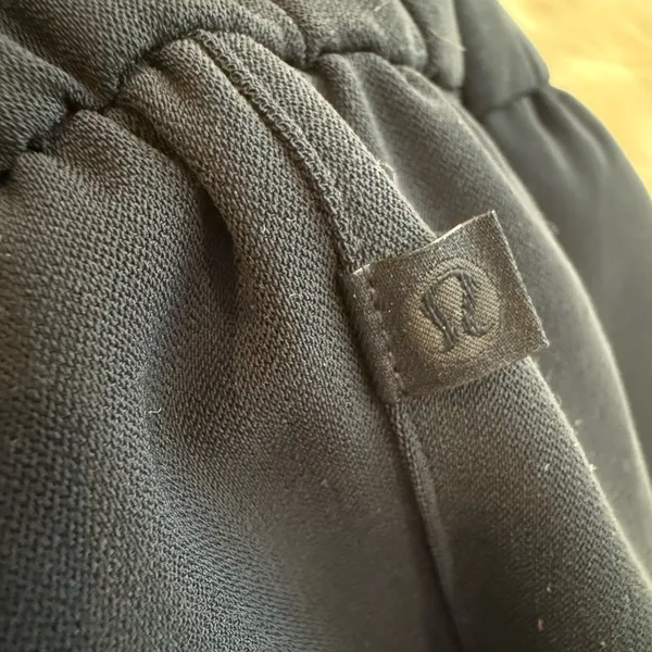 LULULEMON Noir Crop Pants in True Navy size‎ 6 - Image 8