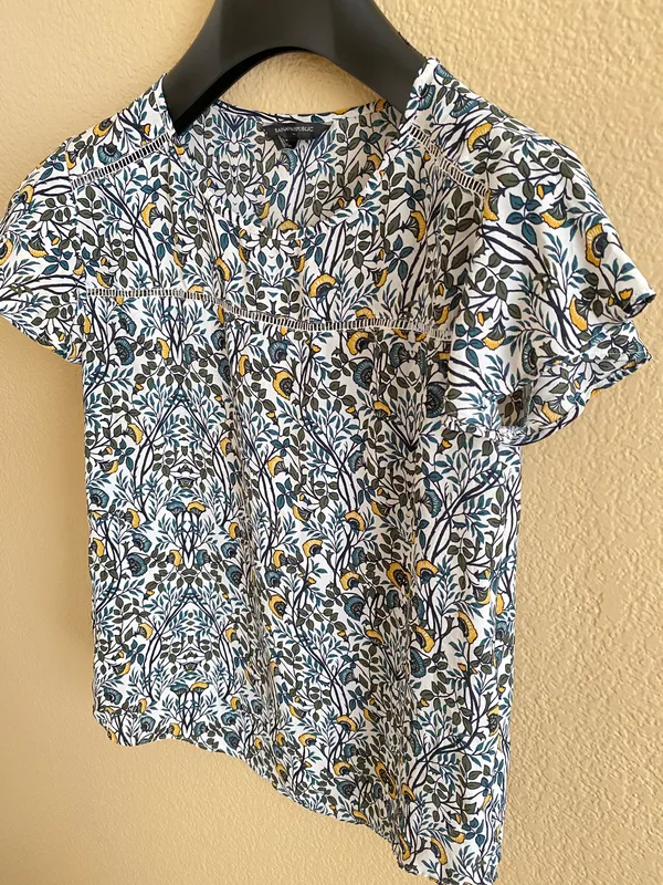 Banana Republic Blouse - Image 2
