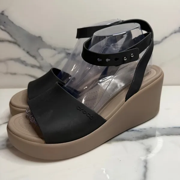 Crocs Women's Black Wedge Platform Brooklyn Sandals Sz 9 Comfort Casual Strappy - Image 3