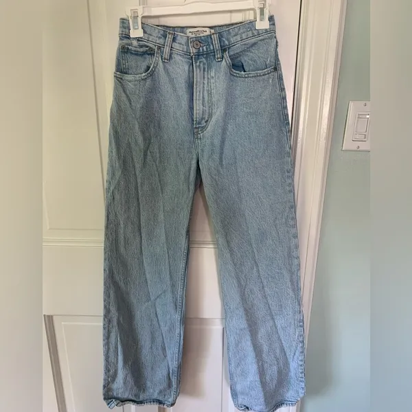Abercrombie The 90s Relaxed Jean High Rise - Image 6