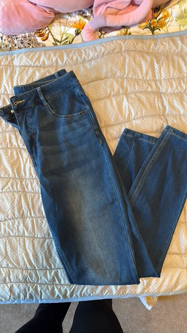 Halara Skinny Jeans - Image 2