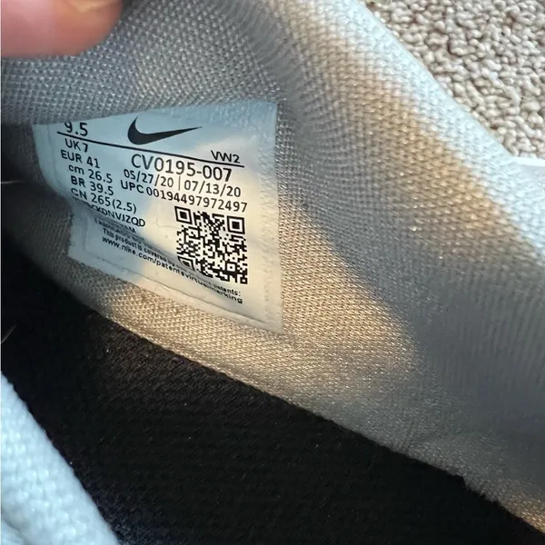 Nike Light Purple Sneakers with Gold Accents and Modern Athletic Design - Image 6