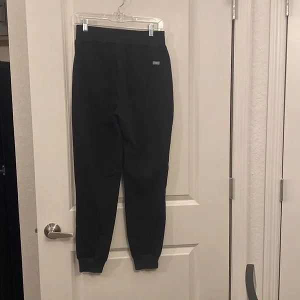 Figs scrubs, joggers, size small - Image 4