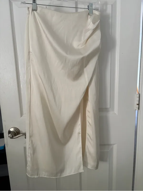 Abercrombie & Fitch White Satin Ruched Midi Skirt - Image 6