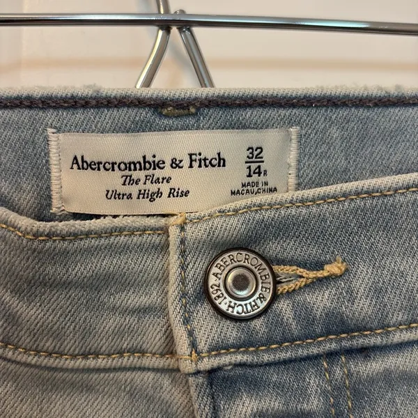 Abercrombie The Stretch Flare Ultra High Rise Light Wash 3R20 - Image 4