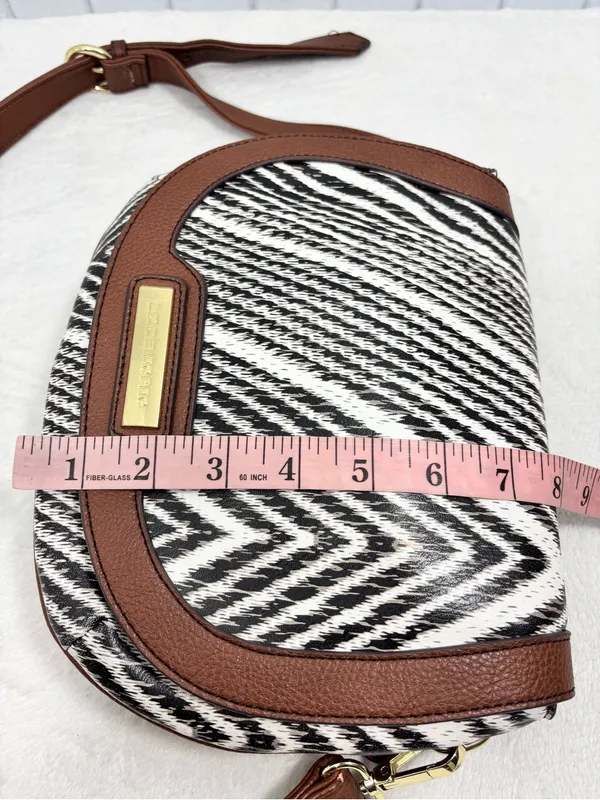 Liz Claiborne Black & White Chevron Crossbody with Brown Trim - Image 4