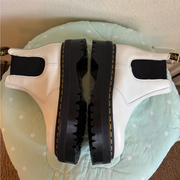 NWT Dr. Martens 2976 Quad LA004 Women’s White Boots size 7 - Image 6