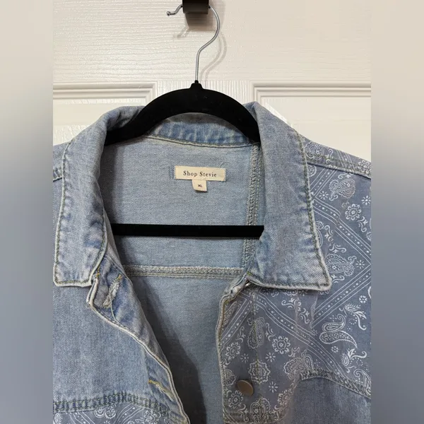 Shop Stevie paisley boxy jean denim jacket size XL light wash blue‎ - Image 3