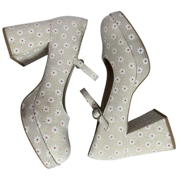 Madden Girl Women's Mantel Mary Jane Flower Print Platform Heels Size 9 Feminine - Image 5