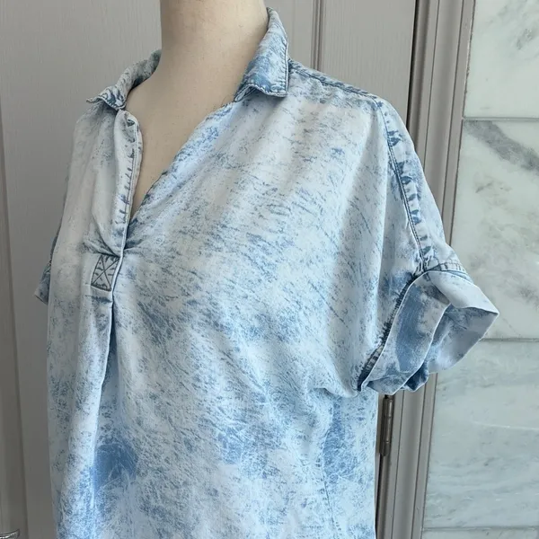 Thread & Supply Acid Wash Denim Look Tunic Top Lt Blue Short Sleeve V-Neck Relax - Image 3