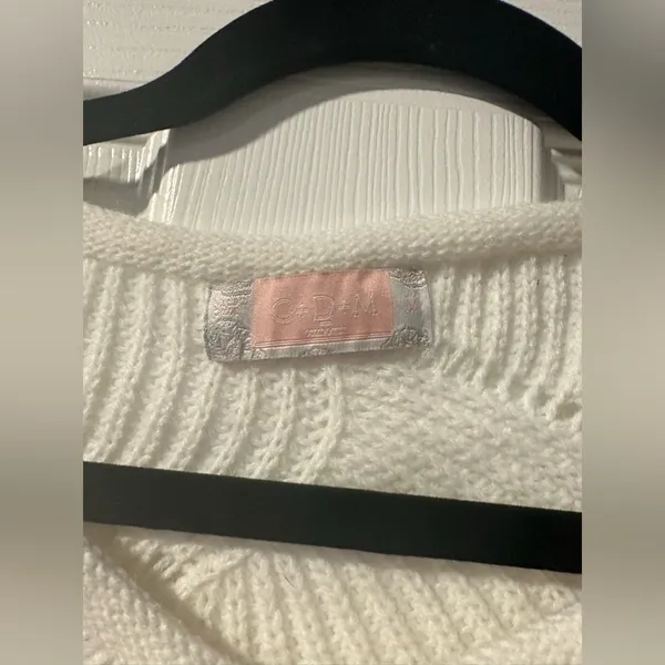 Women's Oversized Boutique Sweater Size Medium - Image 4