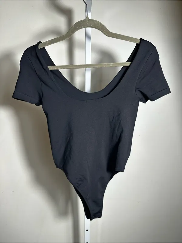 006. Dynamic Los Angeles- Black Scoop Neck Short Sleeve Bodysuit - small - large - Image 3