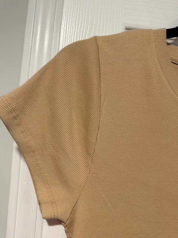 NWOT J. Crew Size M Tan Khaki Crew Neck Short Sleeve Ribbed Stretch Top - Image 3