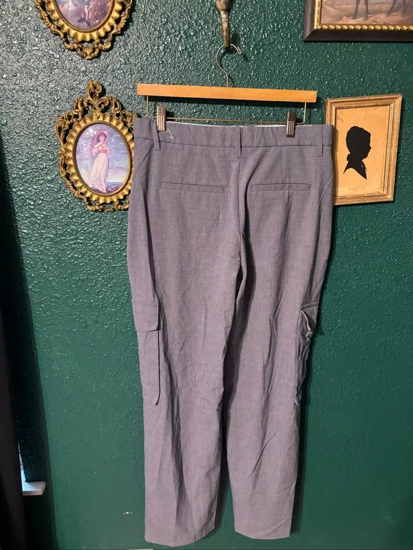 Abercrombie and Fitch Gray Cargo Trousers Size 10 - Image 2