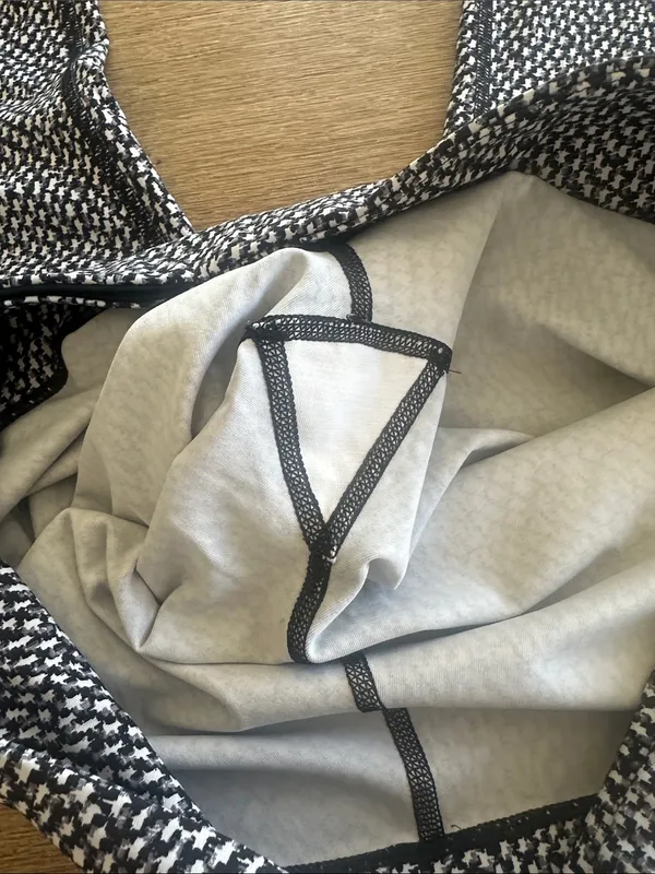 Lululemon‎ patterned black white and gray Capri pants size 10 - Image 6