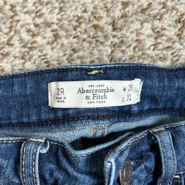 🦋 Abercrombie and Fitch Dark Wash Denim Skinny Jeans 2R 26 - Image 2