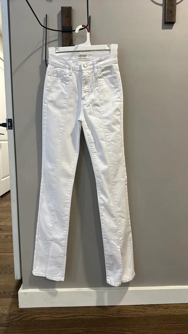 White Jeans Vibrant Miu Slit Flare - Image 5