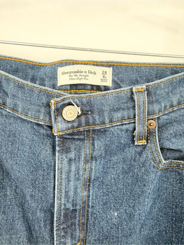 Abercrombie & Fitch Women's The 90's Straight Ultra‎ High Rise Size 6 - Image 3