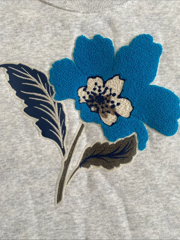 ON 34th L/S Crew Embroidered 3D Gray Sweatshirt Floral Flower Medium - Image 8