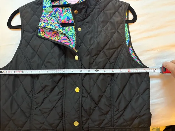 Lilly Pulitzer Getaway Black Quilted Vest Floral Lining Gold Hardware L - Image 5