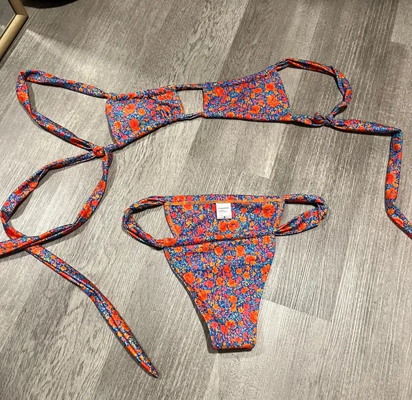 Bikini - Image 2