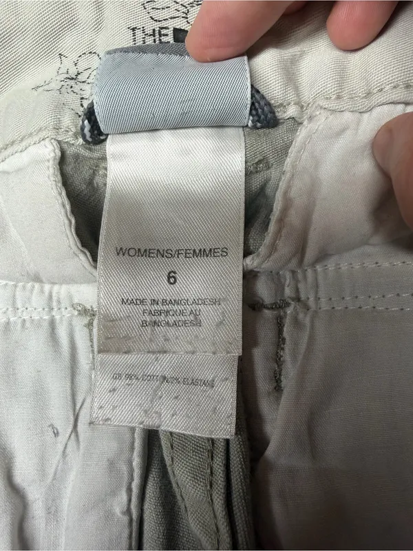 The North Face Women's Straight Leg Cargo Pants in Khaki - Image 8