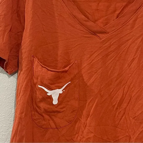 Texas Longhorns Women’s V Neck Pocket Graphic T Shirt Size Medium‎ Venley - Image 4