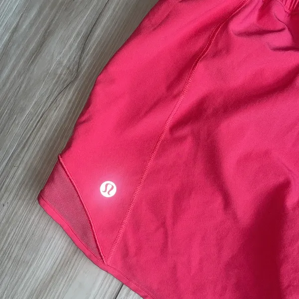 Lululemon Hotty Hot short HR 4 inch Glaze Pink Size 4 Like New Barbiecore Rush - Image 4