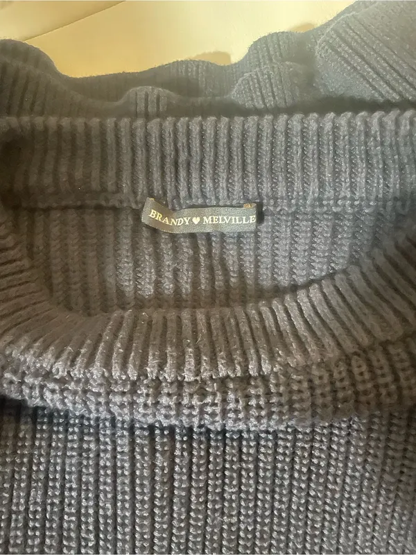 Brandy Melville Classic Navy Rib-Knit Women's Sweater - Image 3