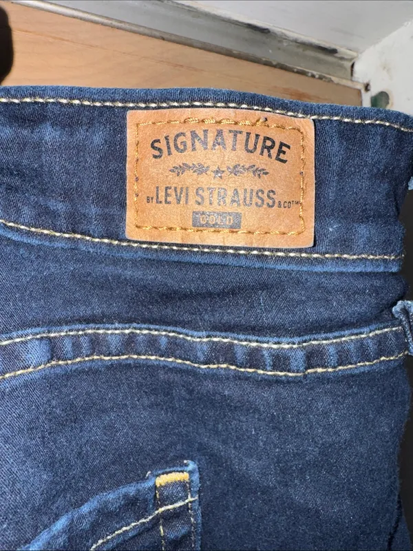 Signature by Levi Strauss Women’s Plus Size Skinny Jeans in Dark Indigo - Image 5