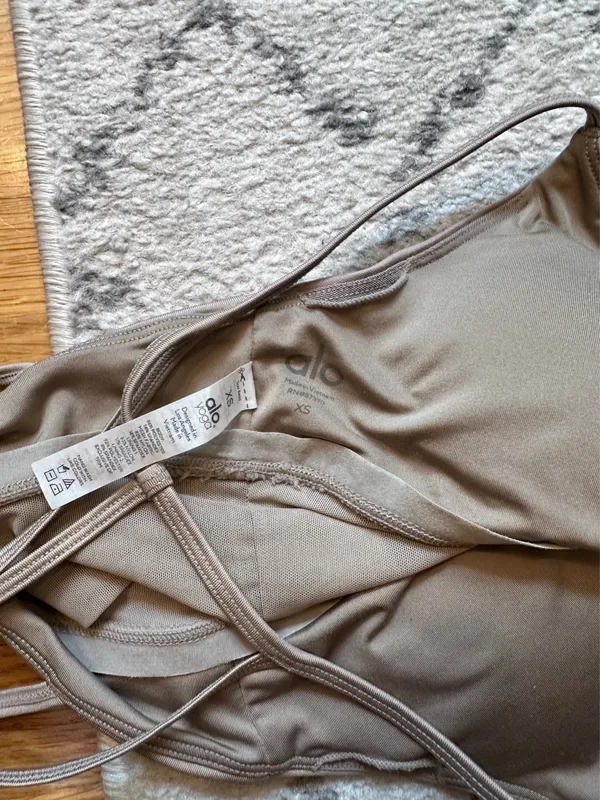 Alo Yoga Airlift Sports Bra - Image 2