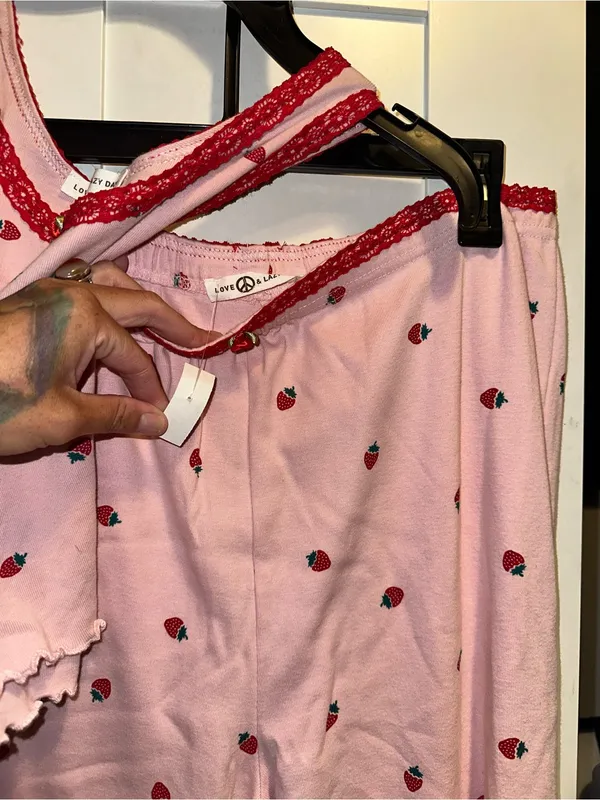 NWT Strawberry Boho Shabby Chic Strawberry Lounge Set - Image 3