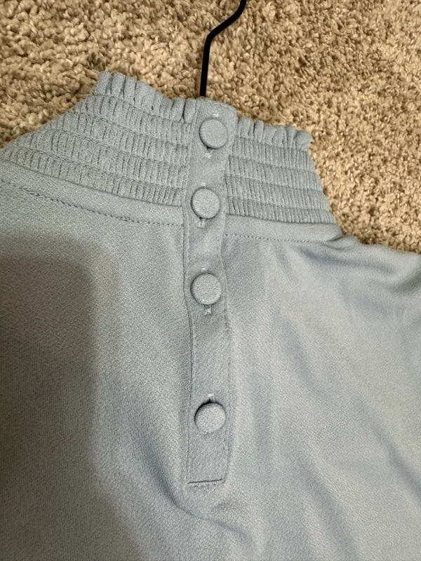 Ann Taylor Light Blue Mock Neck Sleeveless Blouse Size M - Image 5