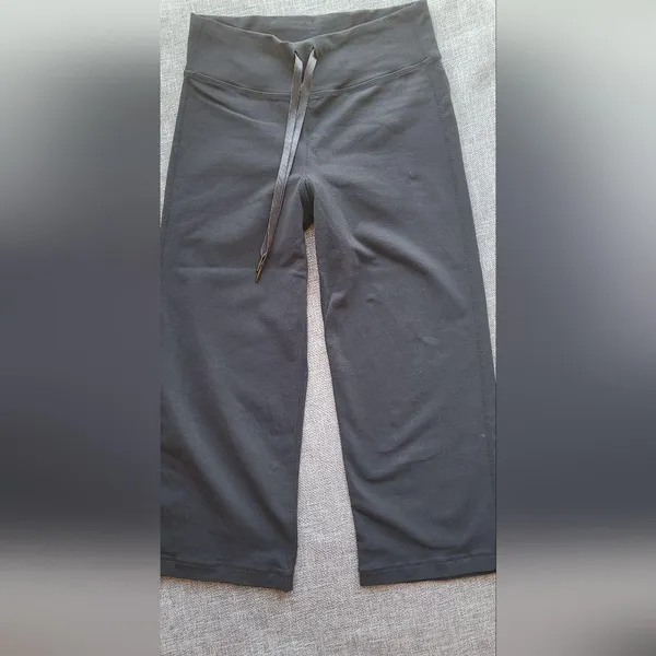 Lululemon capri pants - Image 3
