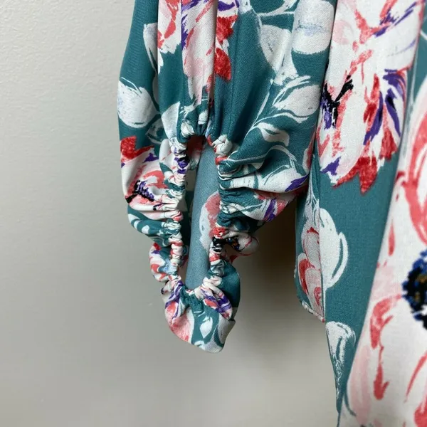 Vici Blouse Top S Green‎ Floral Balloon Sleeve V-Neck High Low Feminine - Image 2