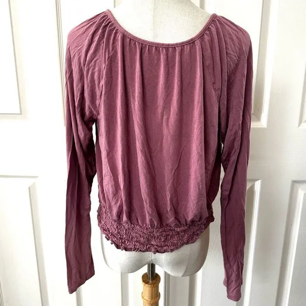 American Eagle Outfitters purple long sleeved top - Image 3