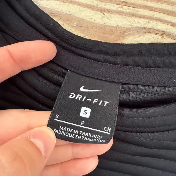 Nike black crewneck sweatshirt size small - Image 2