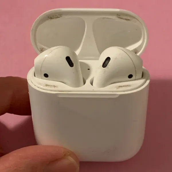 Apple AirPods 1st Generation In-Ear Headsets with Charging Case - White - Image 5