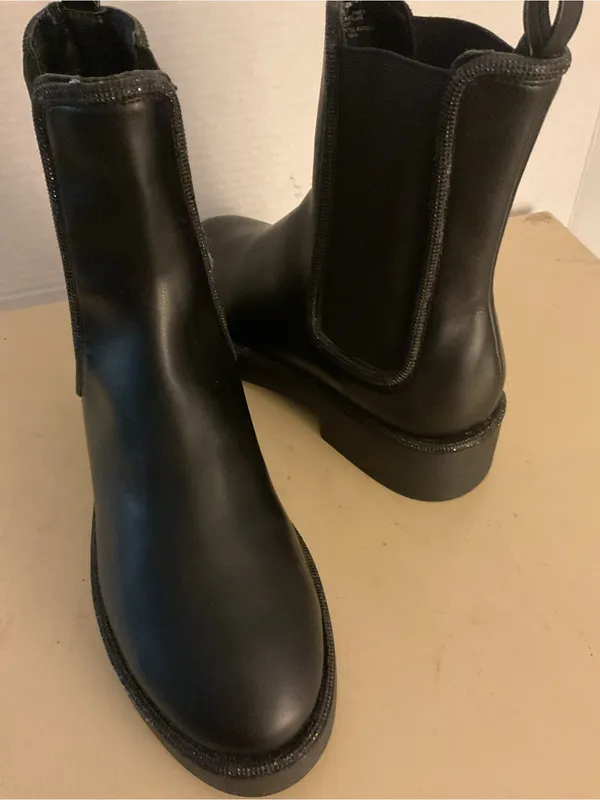 Steven By Steve Madden women Black Chelsea Platform Ankle Boots US 8.5 - Image 2
